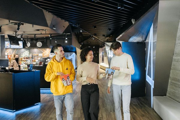 Uncover Genuine British Knitting Groups: Connect with Skilled Traditional Knitters